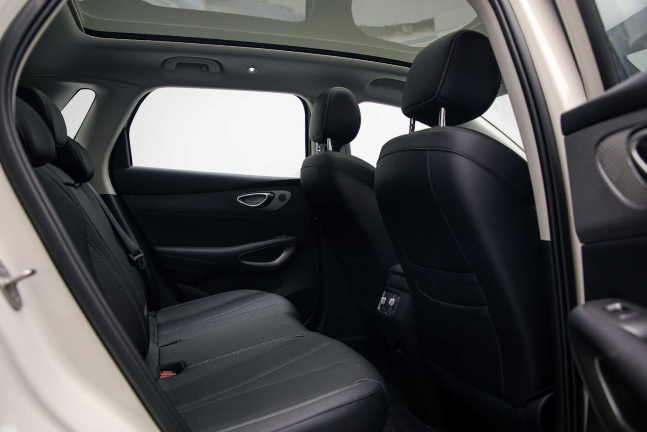 بي واي دي سيليون 05 Intelligent Navigation - Warm Sun White Inside Black | Export Only