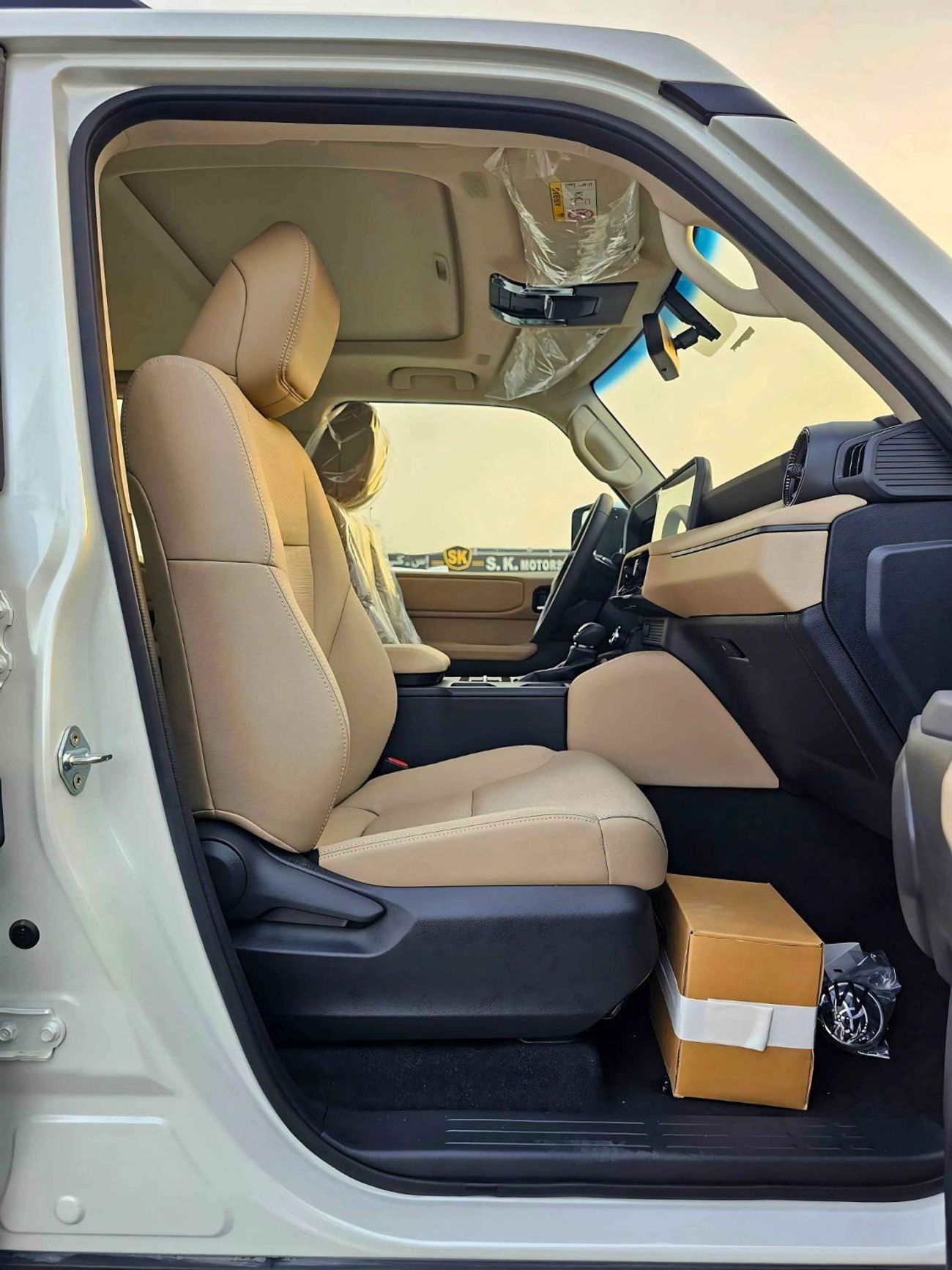 تويوتا برادو LC250 / ALL ROUNDER / 2.4T V4 PETROL / SUNROOF / LEATHER SEATS (CODE # P24AR)