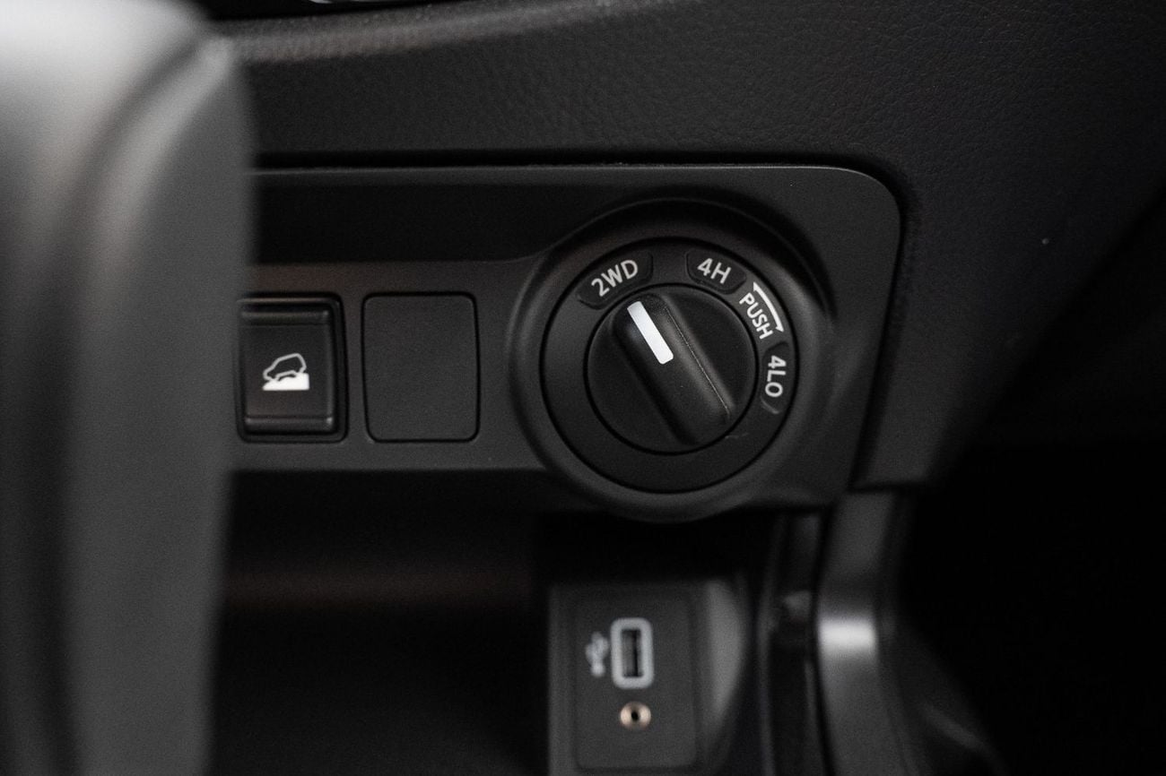 Nissan Navara PRO-4X Off-Road | 2.5L Diesel 4WD A/T (Only For Export)