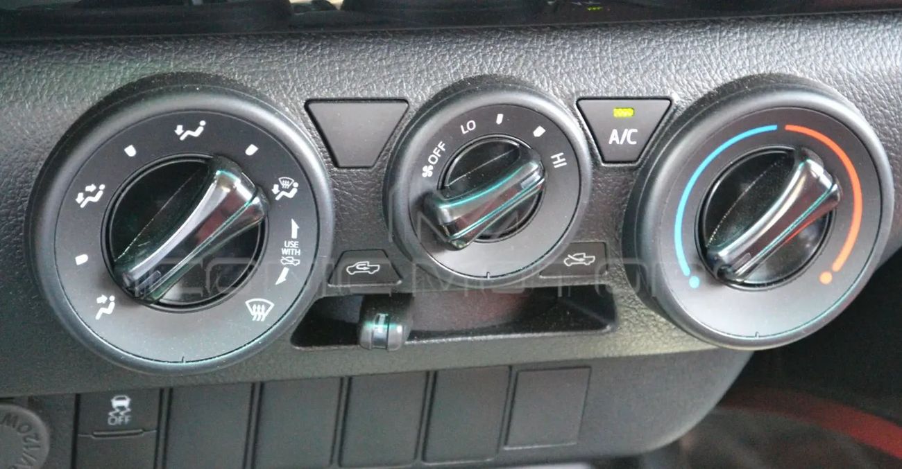 تويوتا هيلوكس GLX 2.7L Double Cab Utility 4WD A/T