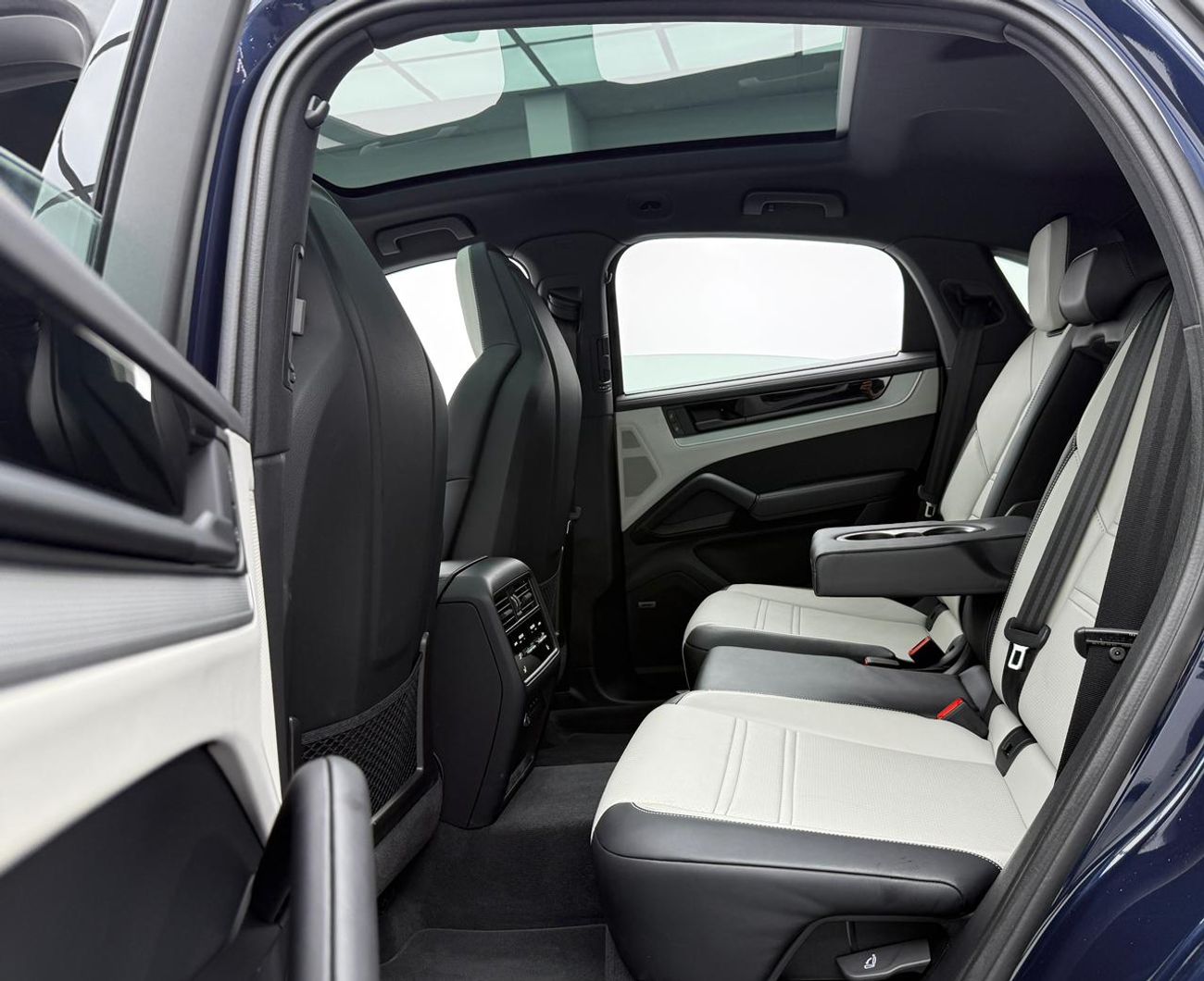 Porsche Cayenne Base Coupe 2024 Porsche Cayenne Coupe, 2028 Porsche Warranty, Full Porsche Service History, GCC