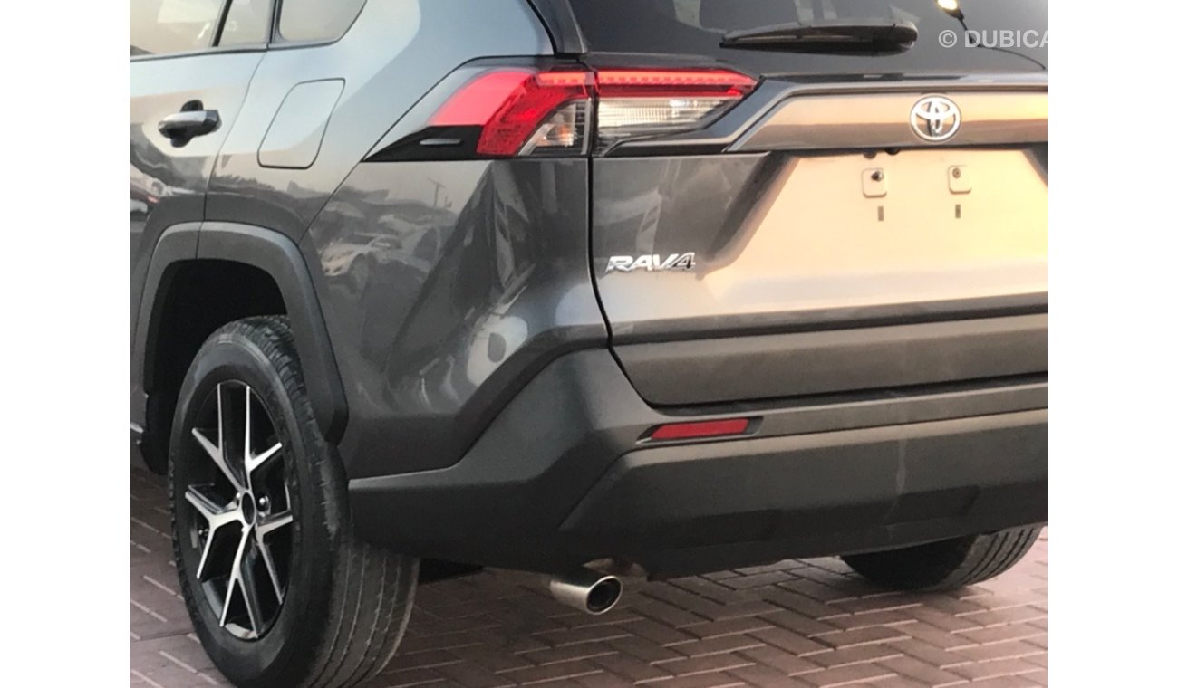 Toyota RAV4 LE