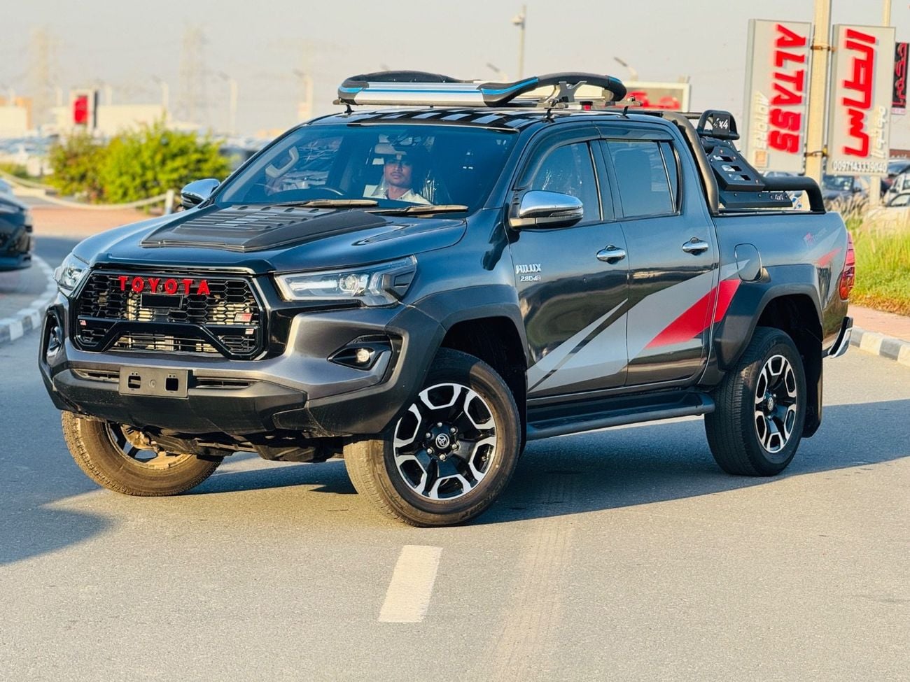 تويوتا هيلوكس Full option top of the range