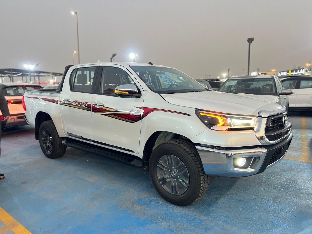 تويوتا هيلوكس تايوتا هايلوكس جي آر5  إس ار 2025٥