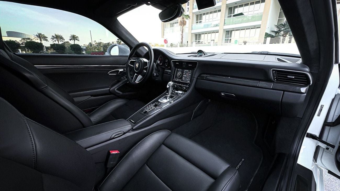 Porsche 911 Turbo S 3.8L (560 HP) Coupe