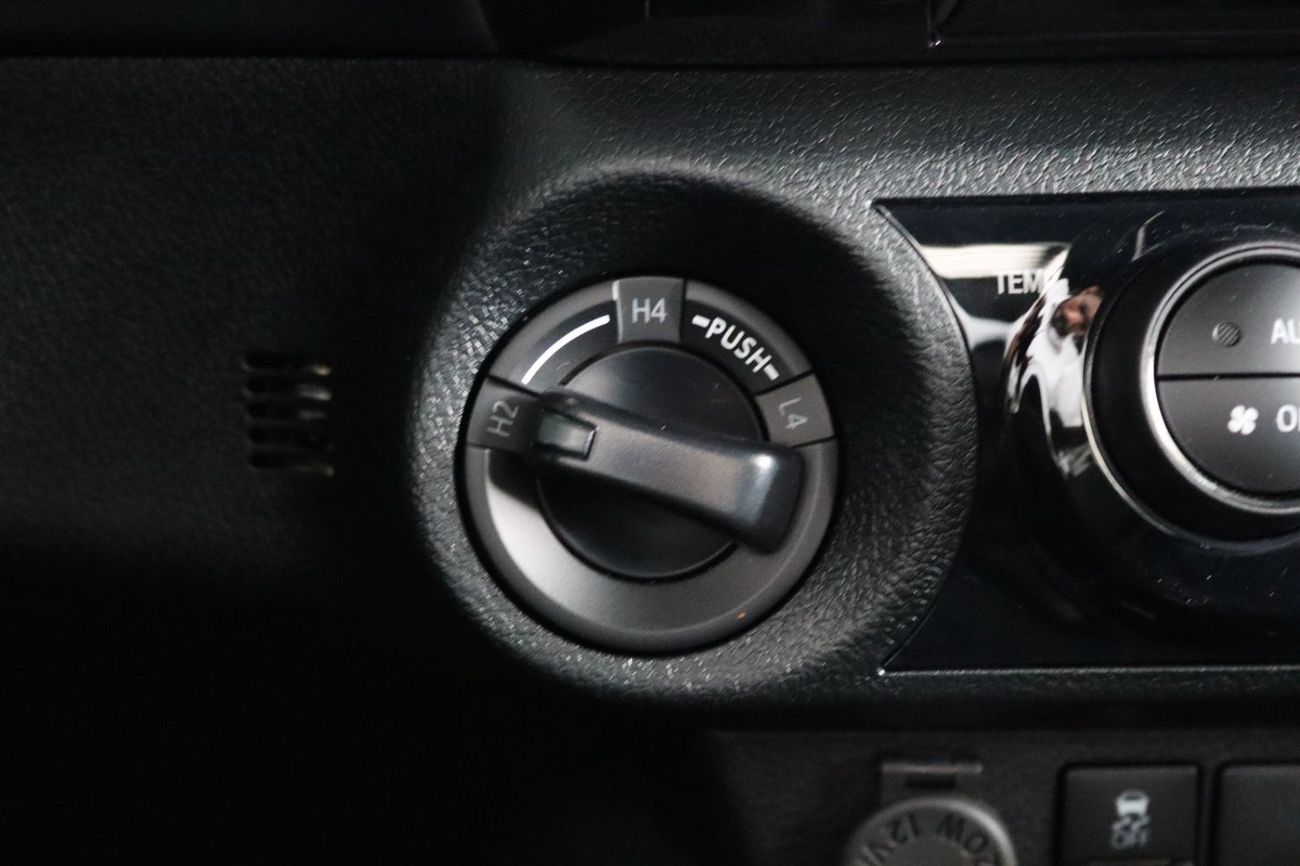 Toyota Hilux 2025 TOYOTA HILUX ADVENTURE 4.0 V6 **EXPORT ONLY**التصدير فقط خارج الخليج***