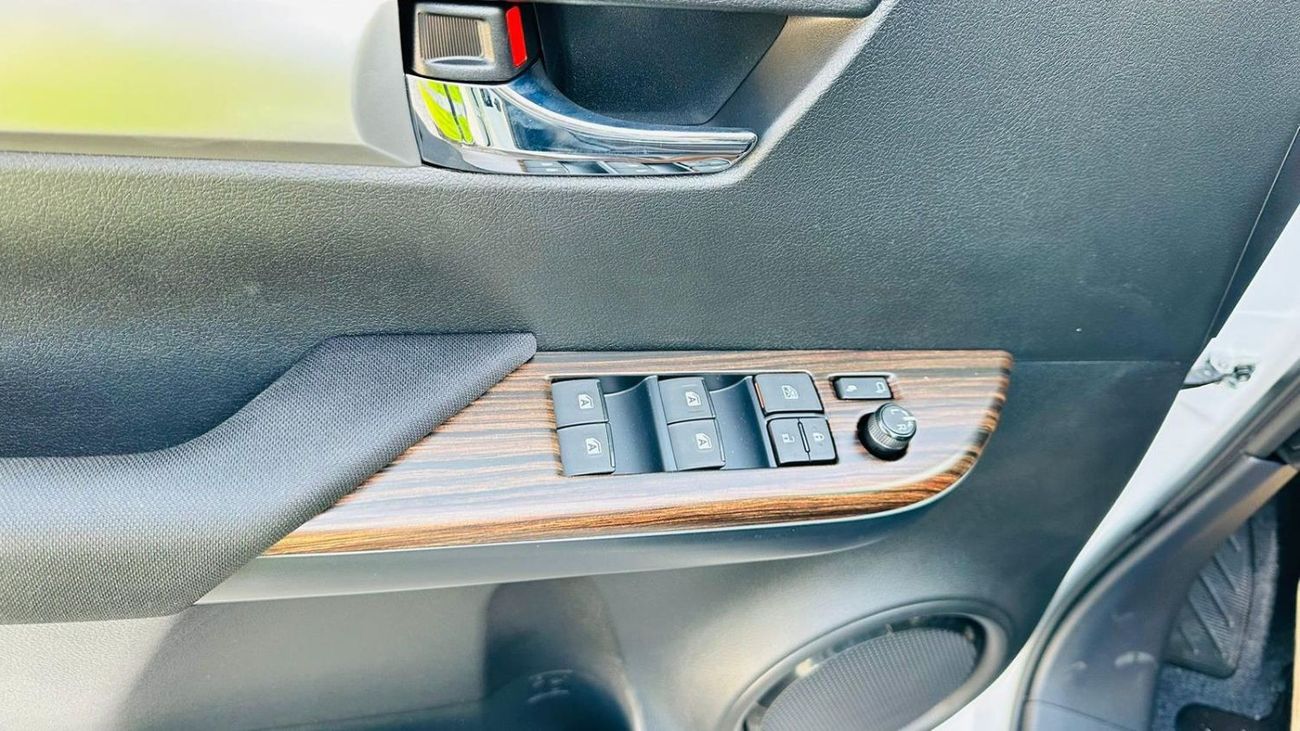 Toyota Hilux SR5 DC 2.7L Petrol 5MT 2025YM Full Option