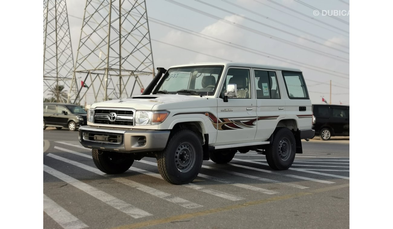 Toyota Land Cruiser Hard Top 4.5L, 16' Tyre, Central Door Lock System, Power Window, Power Mirror, 4WD Gear Box, CODE-LCWH20