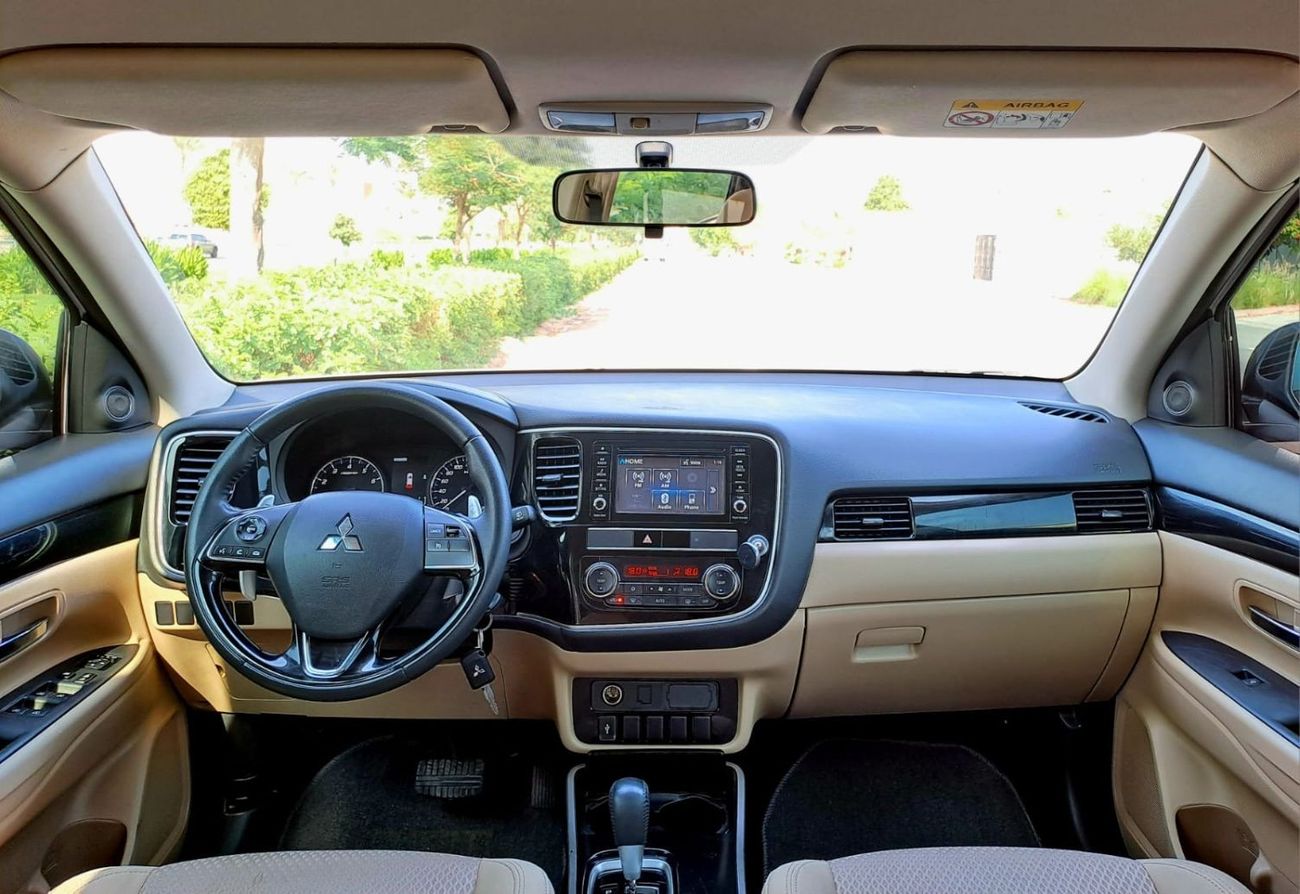 ميتسوبيشي آوتلاندر GLX High 2.4L 910-Monthly l GCC l Cruise, Camera, 4x4 l Accident Free