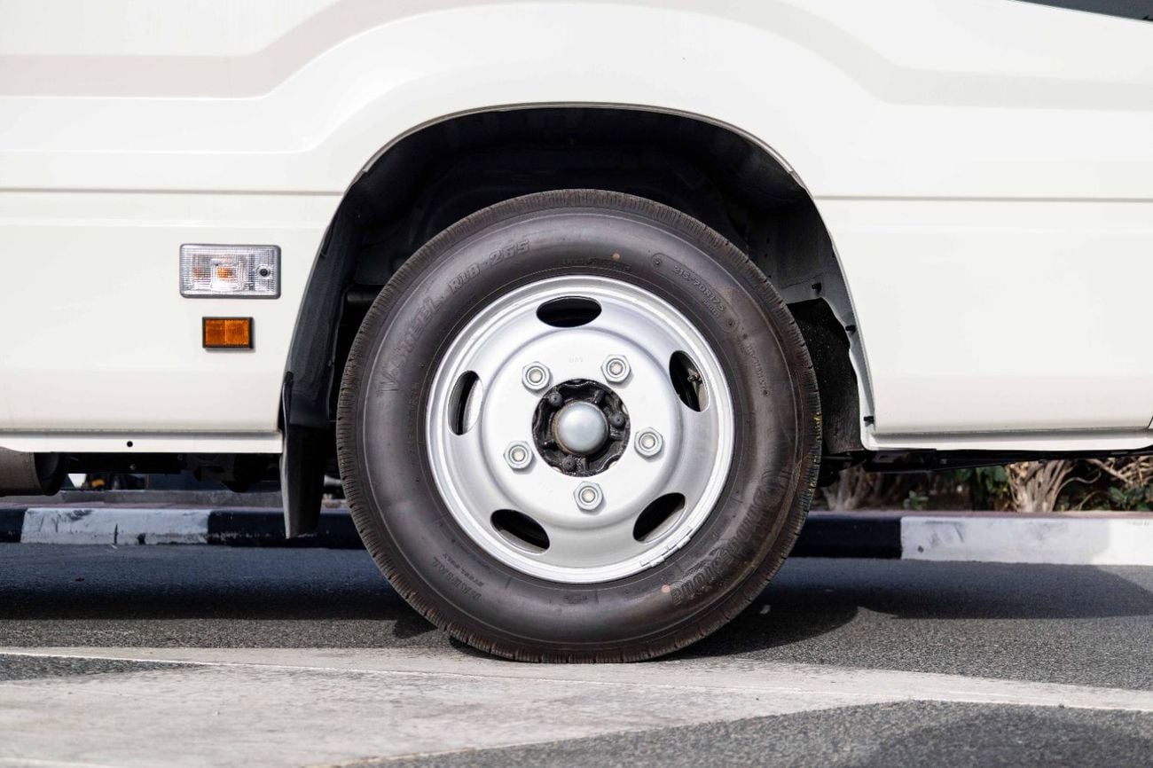 تويوتا كوستر 23 Seater 4.2L - White Inside Grey | Export Only