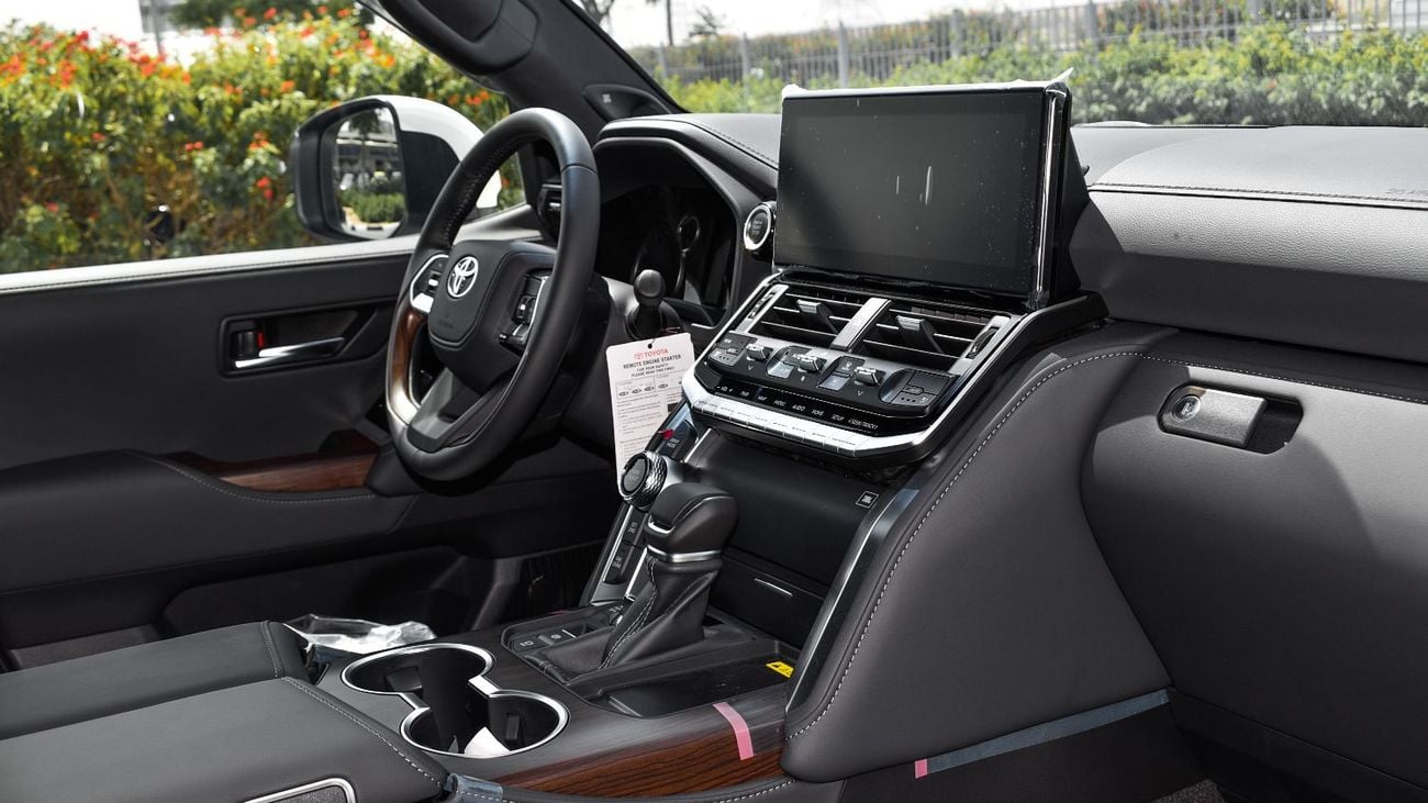 تويوتا لاند كروزر ECTAGR024 - 2025 Toyota LC300 GXR High -  3.5L Petrol Auto - White w Black