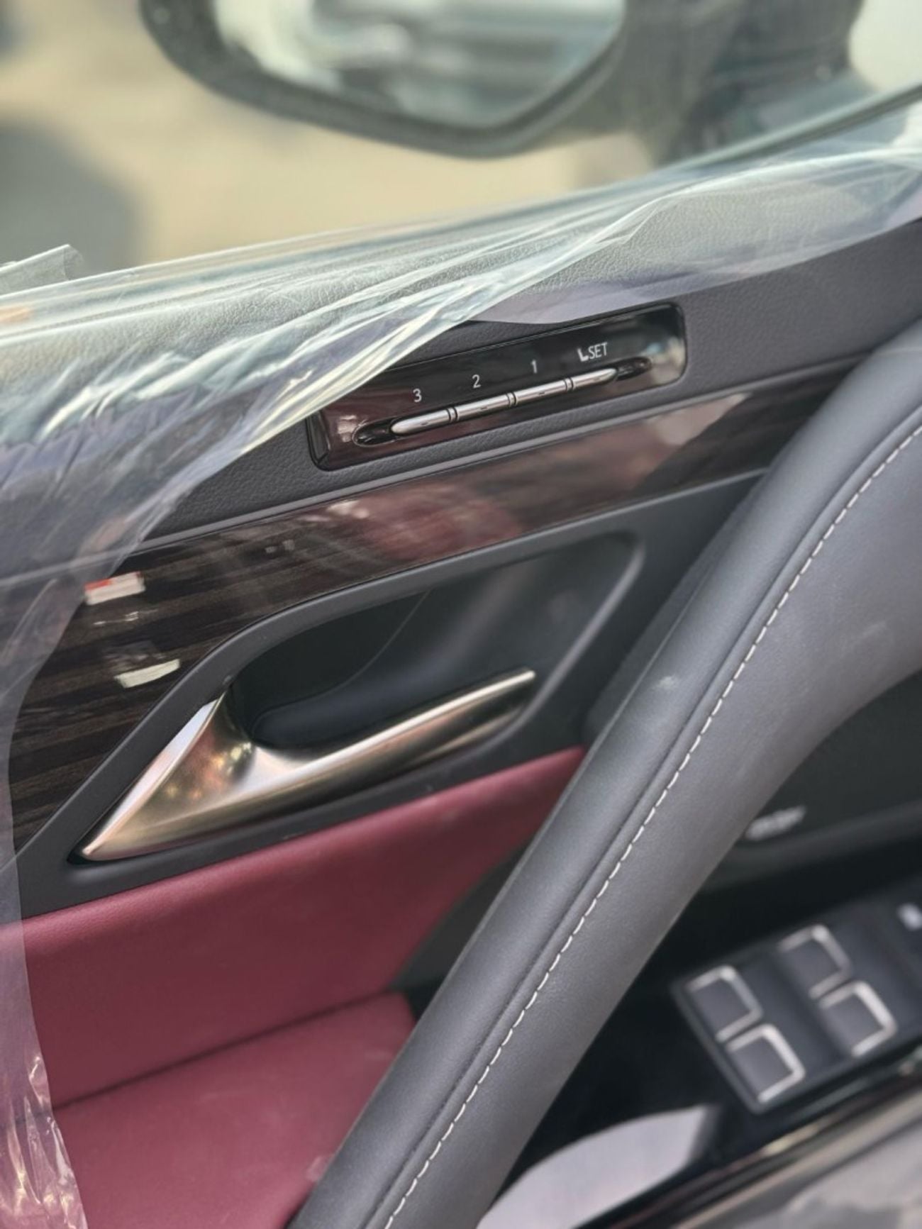 لكزس LX 600 3.5L SIGNATURE PETROL A/T 7 SEATER FULL OPTION