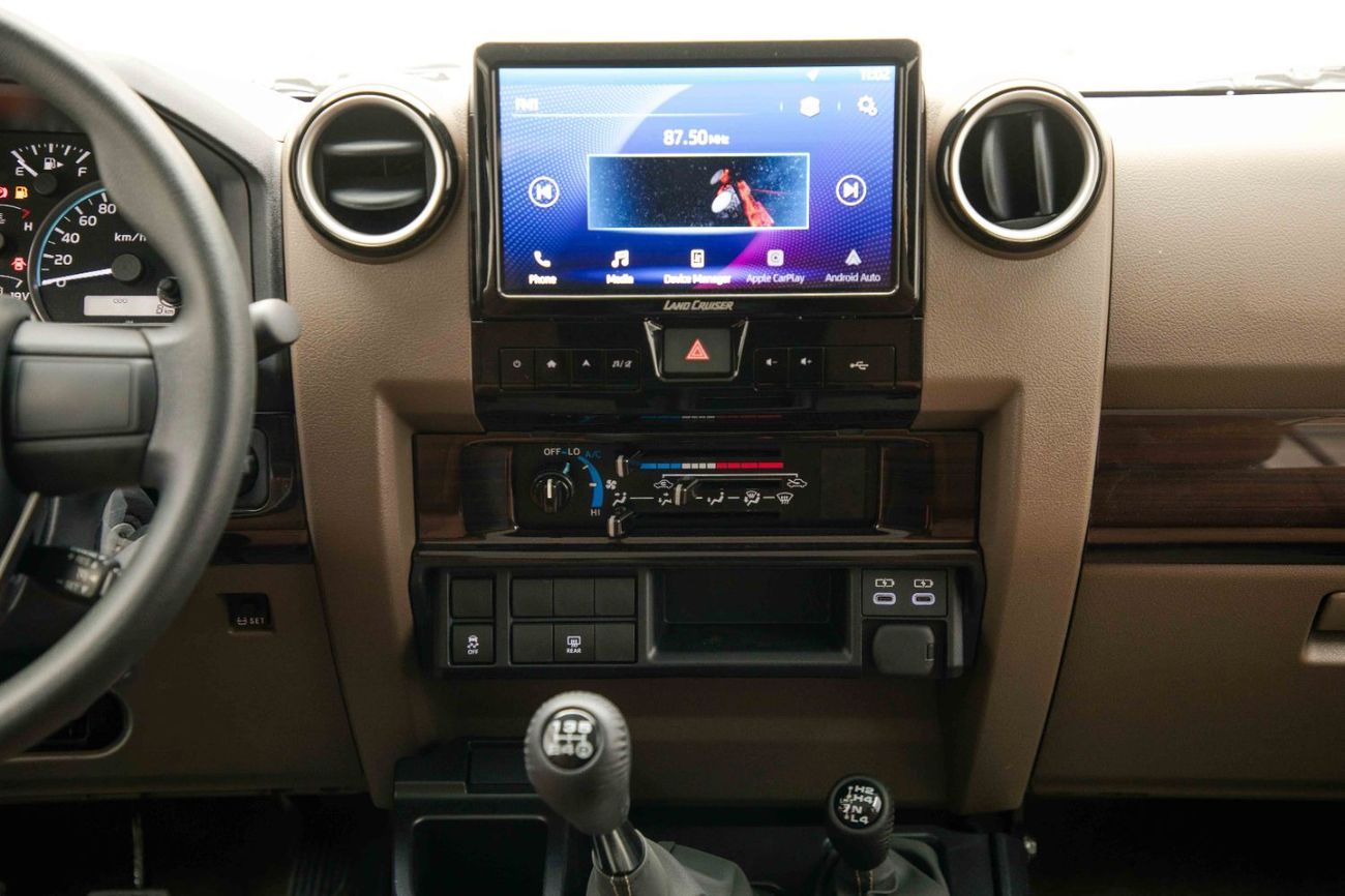 تويوتا لاند كروزر LC76 Hardtop 2.8L - White Inside Saddle Tan | Export Only