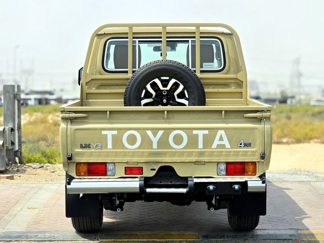 Toyota Land Cruiser Pick Up TOYOTA LC79 PETROL DOUBLE CABIN 4.0 - FULL OPTIONS - AT - 2025 - BEIGE - OMANI