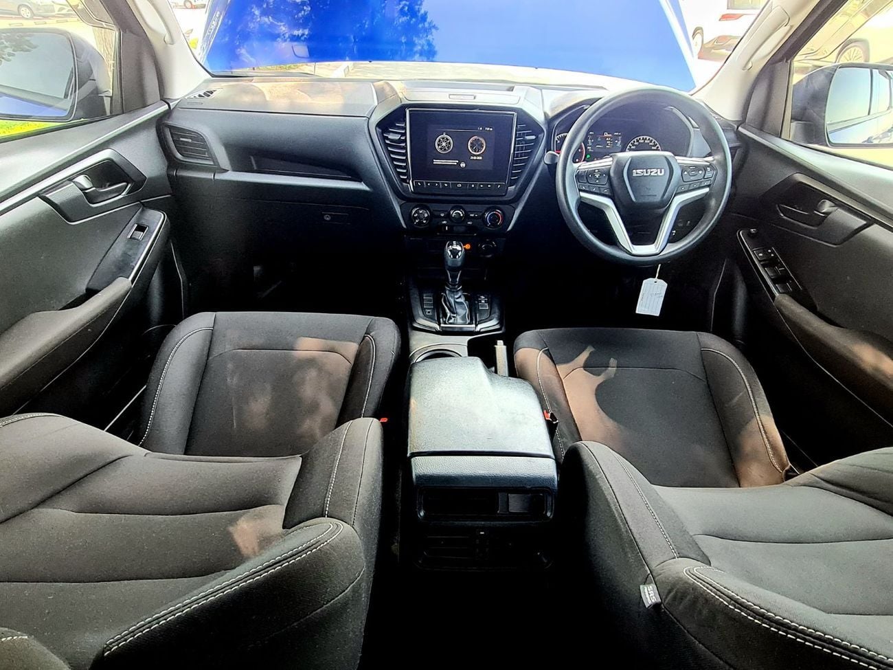إيسوزو D ماكس STD D-Max Right Hand Drive Year: 2021 Engine: 3.0D
