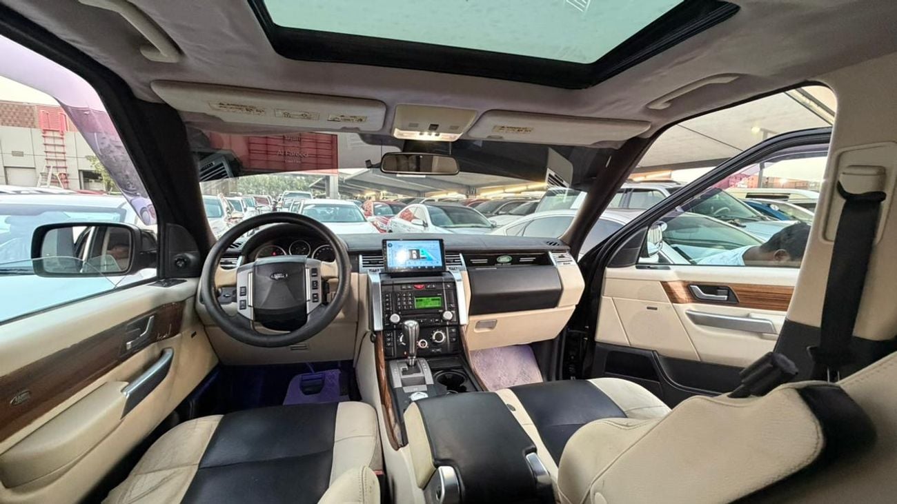 Land Rover Range Rover Sport in excellent condition.