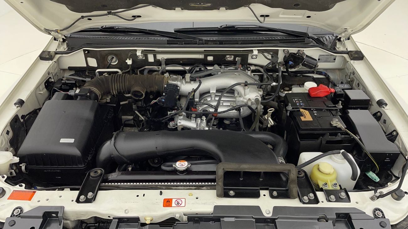 ميتسوبيشي باجيرو GLS MIDLINE 3 | بدون دفعة مقدمة | اختبار القيادة في المنزل