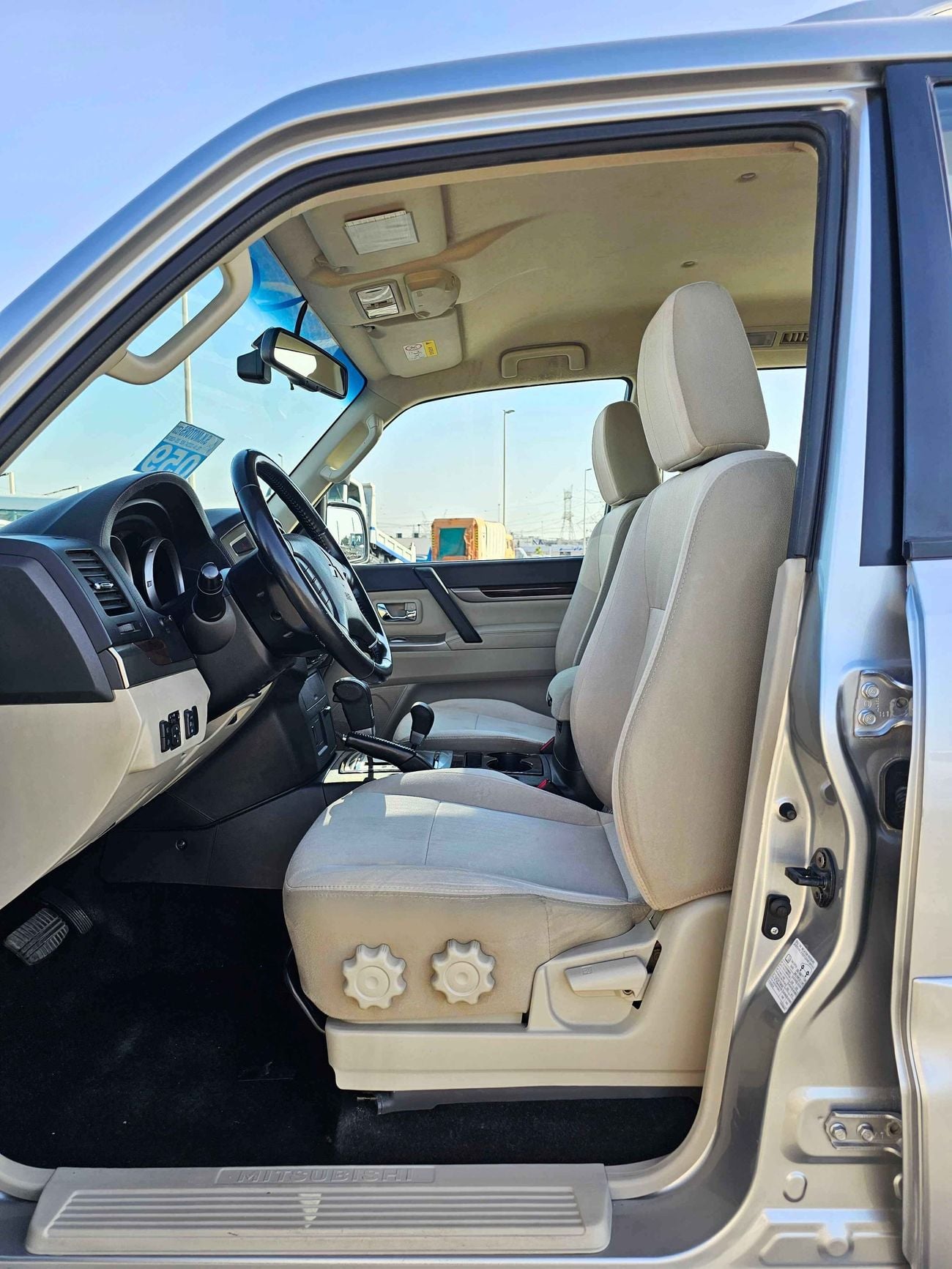 ميتسوبيشي باجيرو GLS 3.5/ 4WD/ DVD CAMERA/ LOW MILEAGE/ 861 MONTHLY /LOT#19596