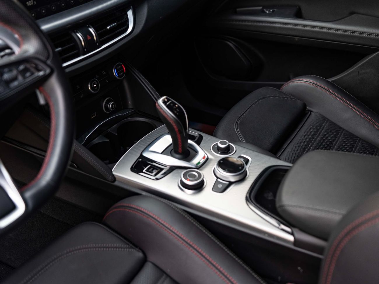 ألفا روميو ستيلفيو Veloce