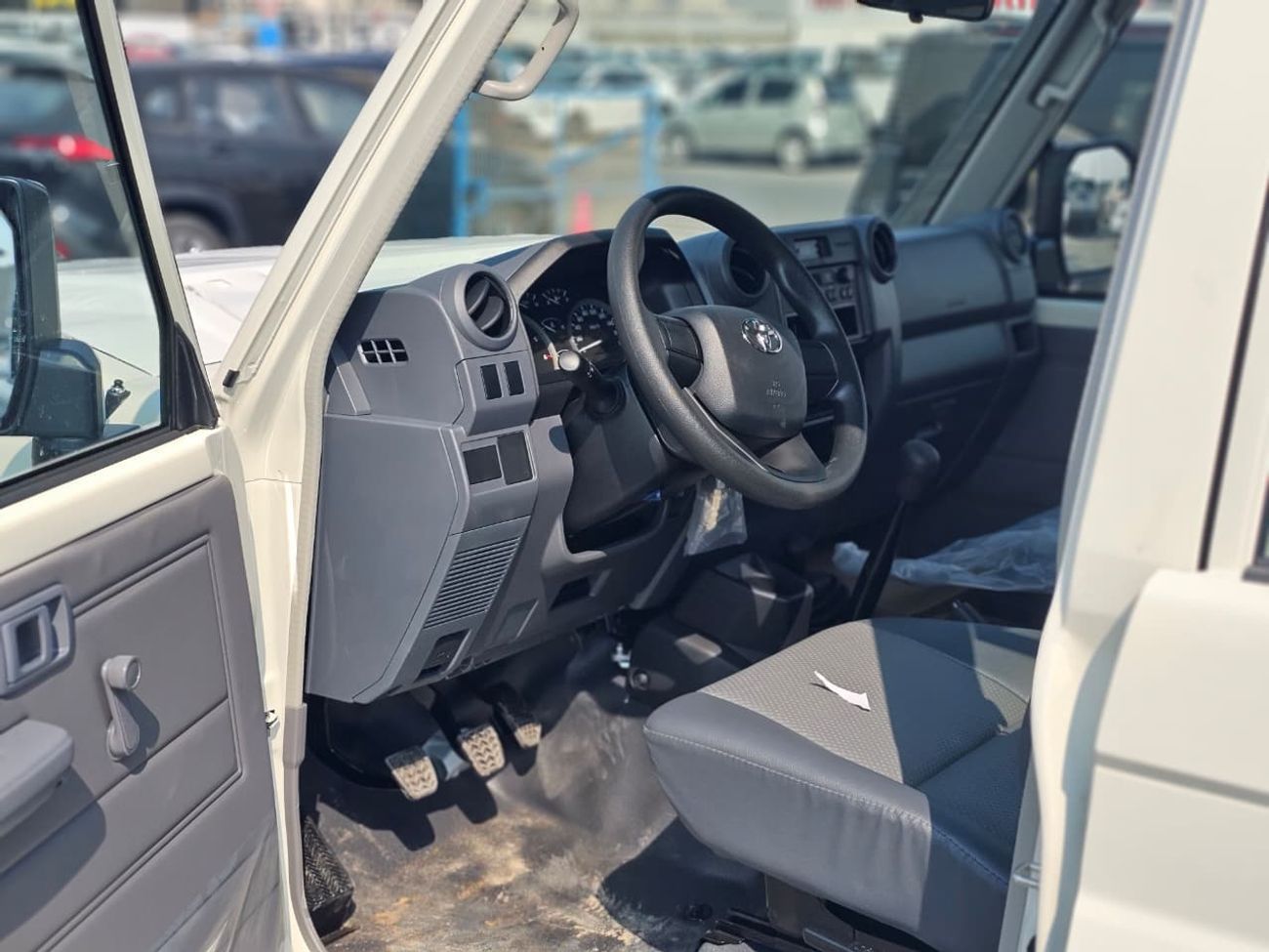 Toyota Land Cruiser Pick Up DC 4.2L DIESEL MANUAL TRANSMISSION ( FOR RE-EXPORT ONLY )