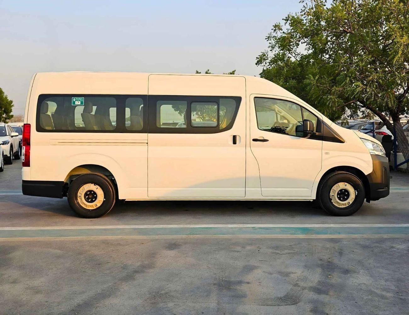 تويوتا هاياس HIGHROOF / 13 SEATER / ABS+VSC / REAR CAMERA / 3.5L PETROL A/T / BLACK BUMPER / CODE# HPHRAB