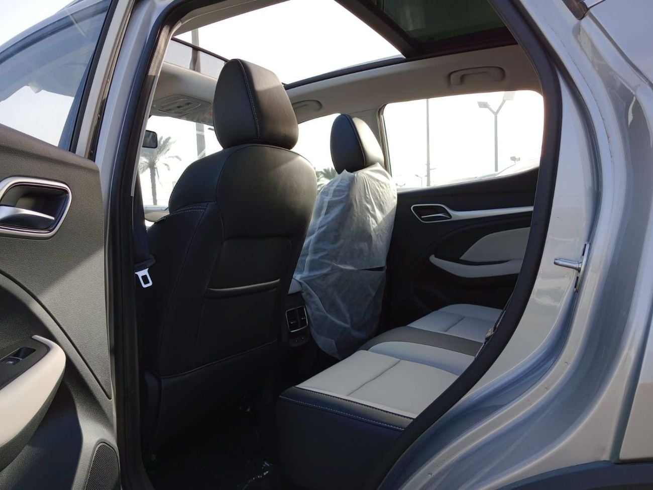 MG ZS Used MG ZS  luxury  1.5L Petrol SUV FWD silver  color 2023 Model