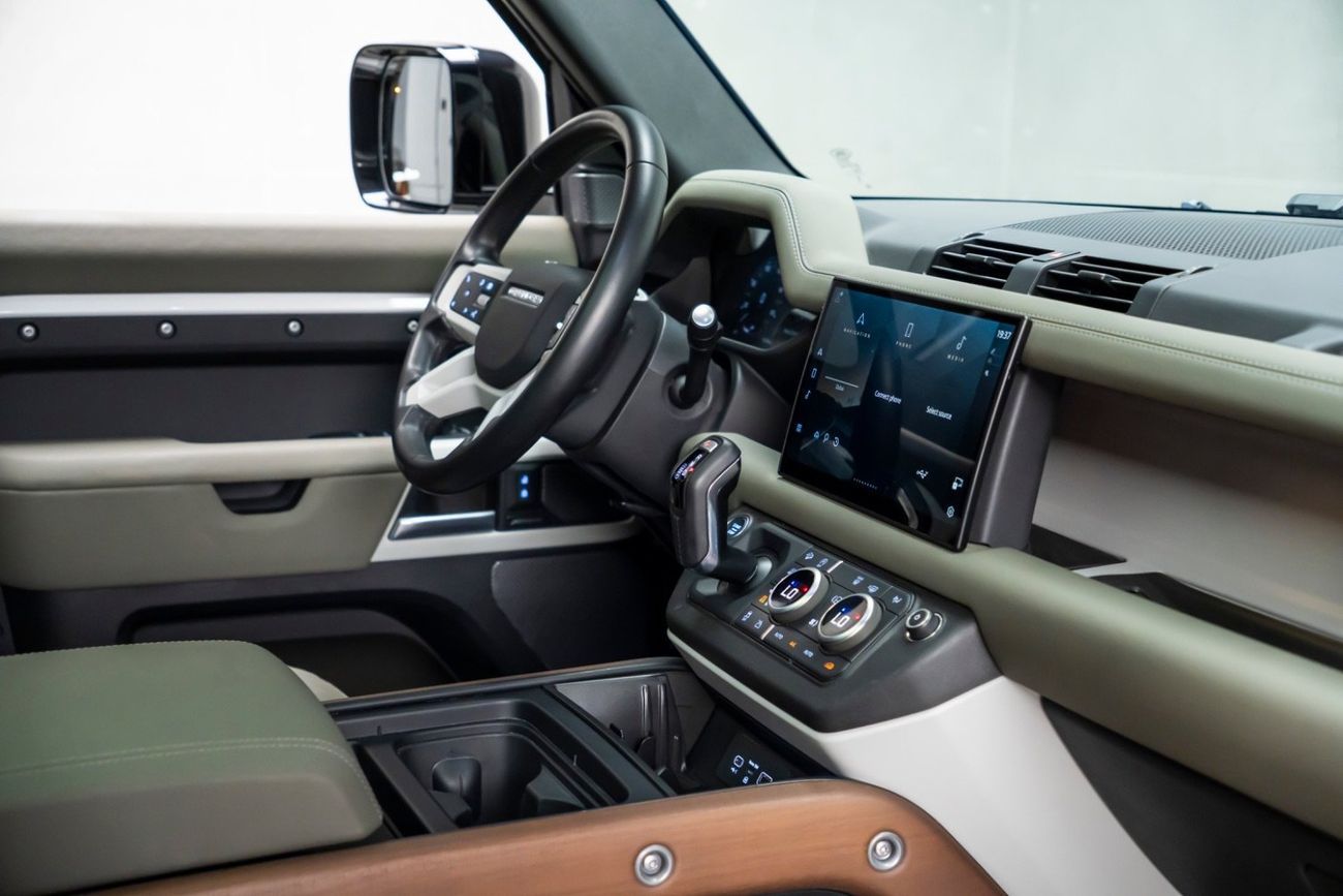 Land Rover Defender 