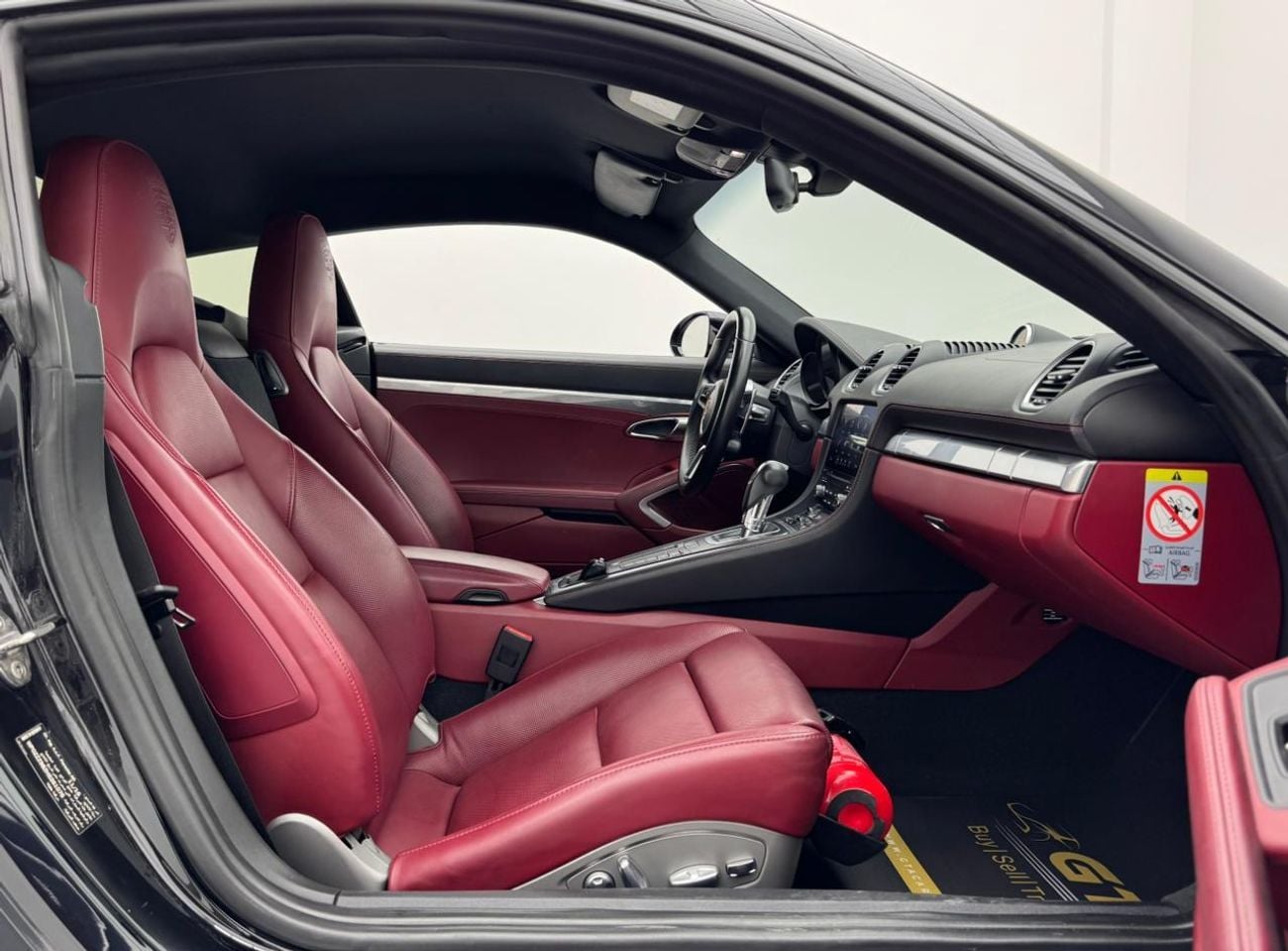 بورش كايمان 718 Std 2.0L A/T 2017 Porsche 718 Cayman, Full Service History, Excellent Condition, GCC