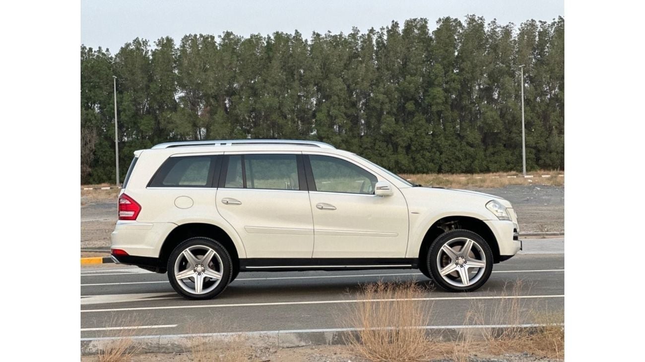 Mercedes-Benz GL 450 MODEL 2012 GCC CAR PERFECT CONDITION FULL OPTION PANORAMIC ROOF LEATHER SEATS ONE OWNER