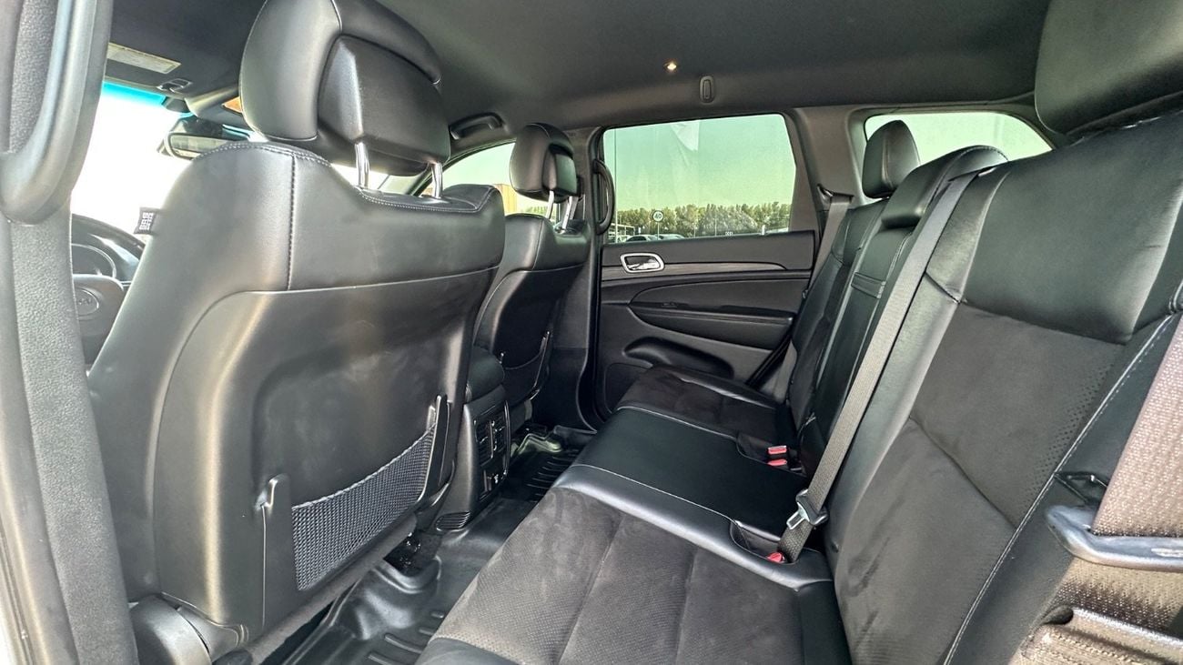 جيب جراند شيروكي Laredo 3.6L 4WD