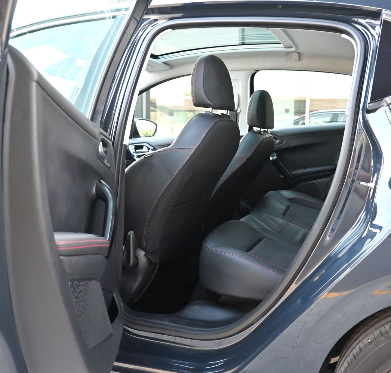 بيجو 208 GT لاين بيجو 208 GT_LINE خليجي 2018 بحالة ممتازة من الداخل والخارج