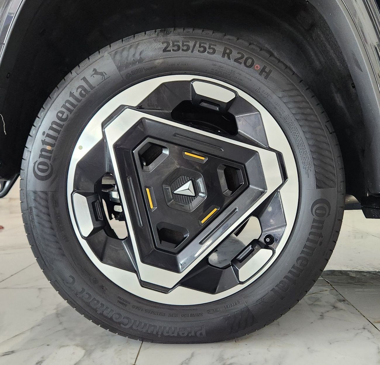 تشنجان ديبال جي 318 FULL OPTION - 424 HORSEPOWER - 0-100 IN 6.3 S - 1200 KM RANGE