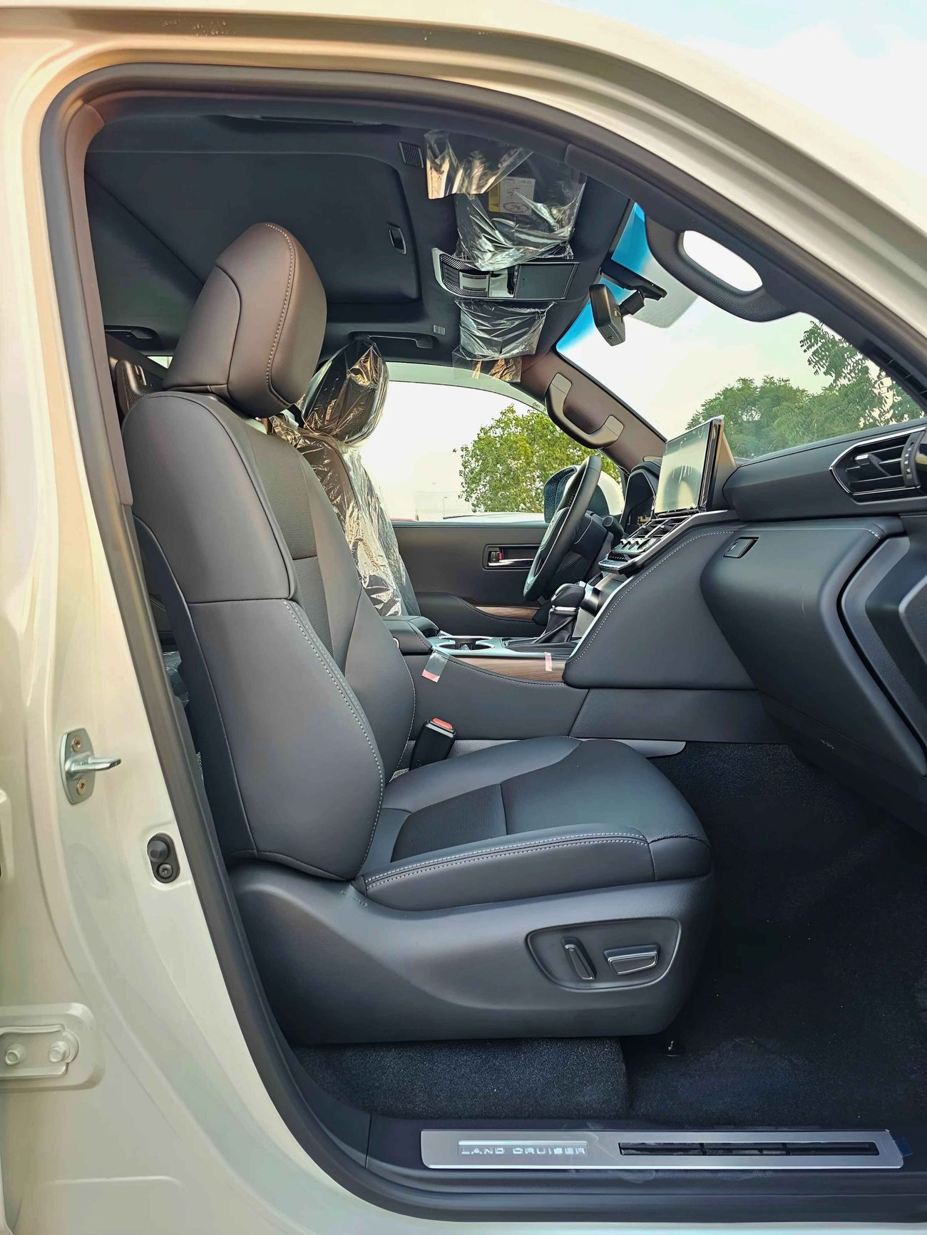 تويوتا لاند كروزر /GXR TWIN TURBO / 3.3L DIESEL / BIG DVD / JBL SPEAKERS / FULL OPTION (CODE#LCDGXRH)