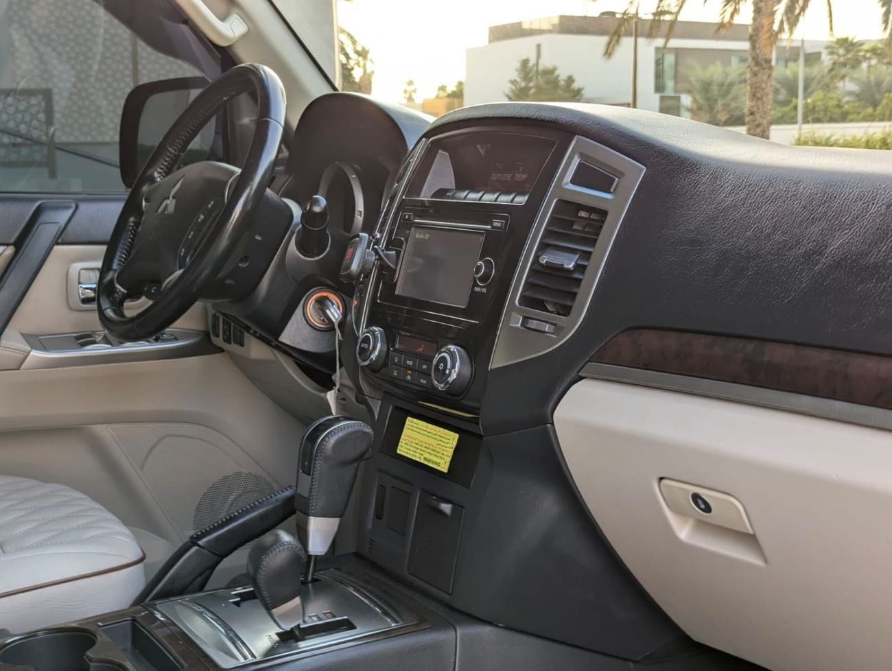 Mitsubishi Pajero GLS HIGHLINE Mitsubishi Pajero 2017 grey LHD Petro engine