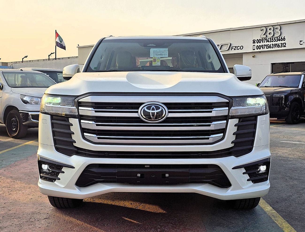 تويوتا لاند كروزر GXR Toyota Land Cruiser LC300 AERO S 4.0L A/T V6 4WD GCC White Color 2026 Model