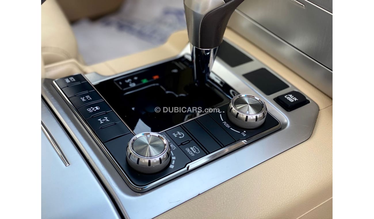 Toyota Land Cruiser GXR V8 5.7