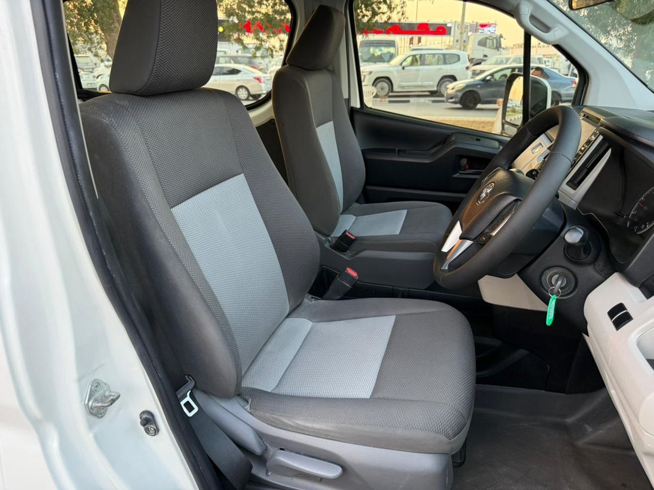 Toyota Hiace DLS -High Roof Commuter 2.8L A/T