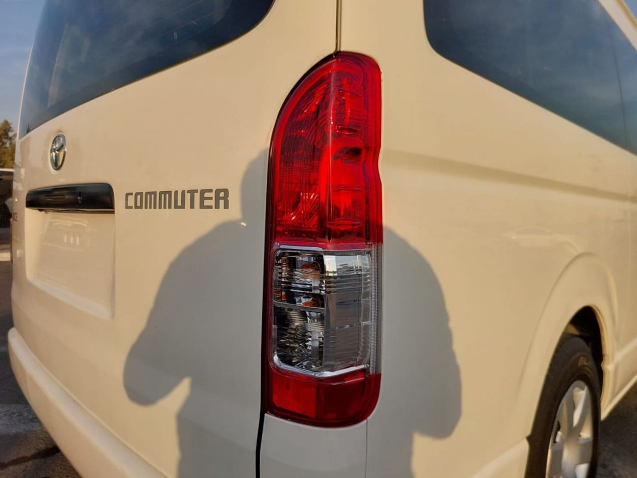 تويوتا هاياس TOYOTA HIACE COMMUTER VAN RHD 2019 MODEL 3.0 L DIESEL AUTOMATIC(PM38974)