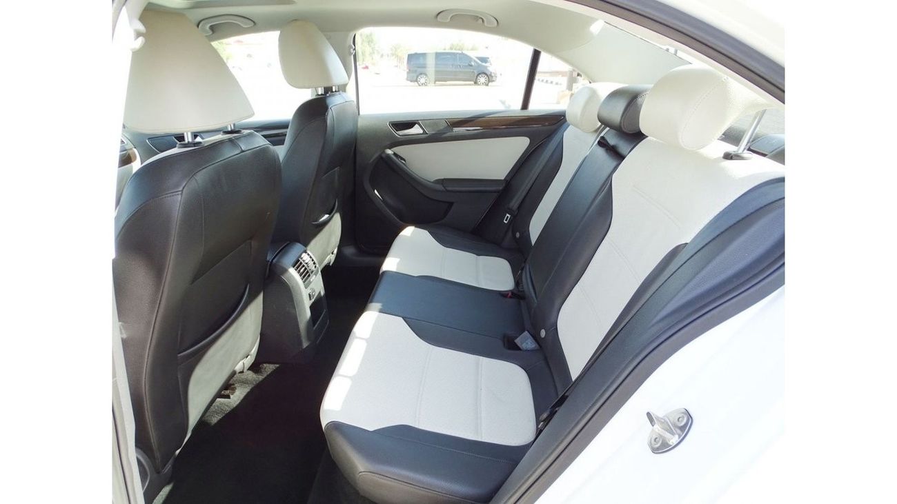 Volkswagen Jetta Volkswagen Jetta V5 2.5L 2016 Model GCC Specs With Full Service History From Dealer In Perfect Condi