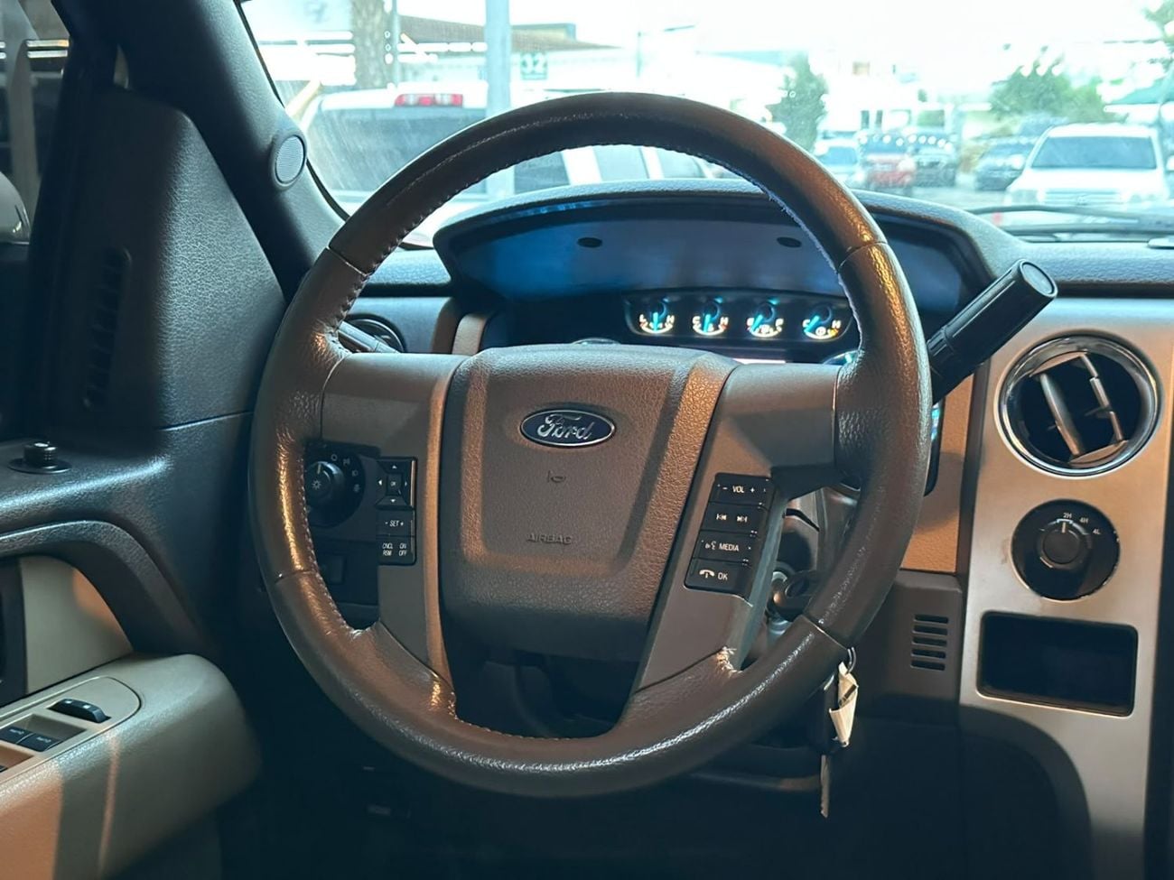 Ford F-150 XLT CREW CAB