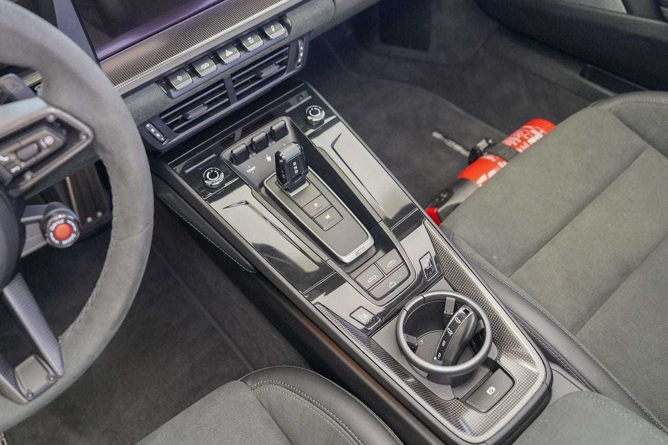 بورش 911 CARRERA GTS CABRIOLET T-HYBRID