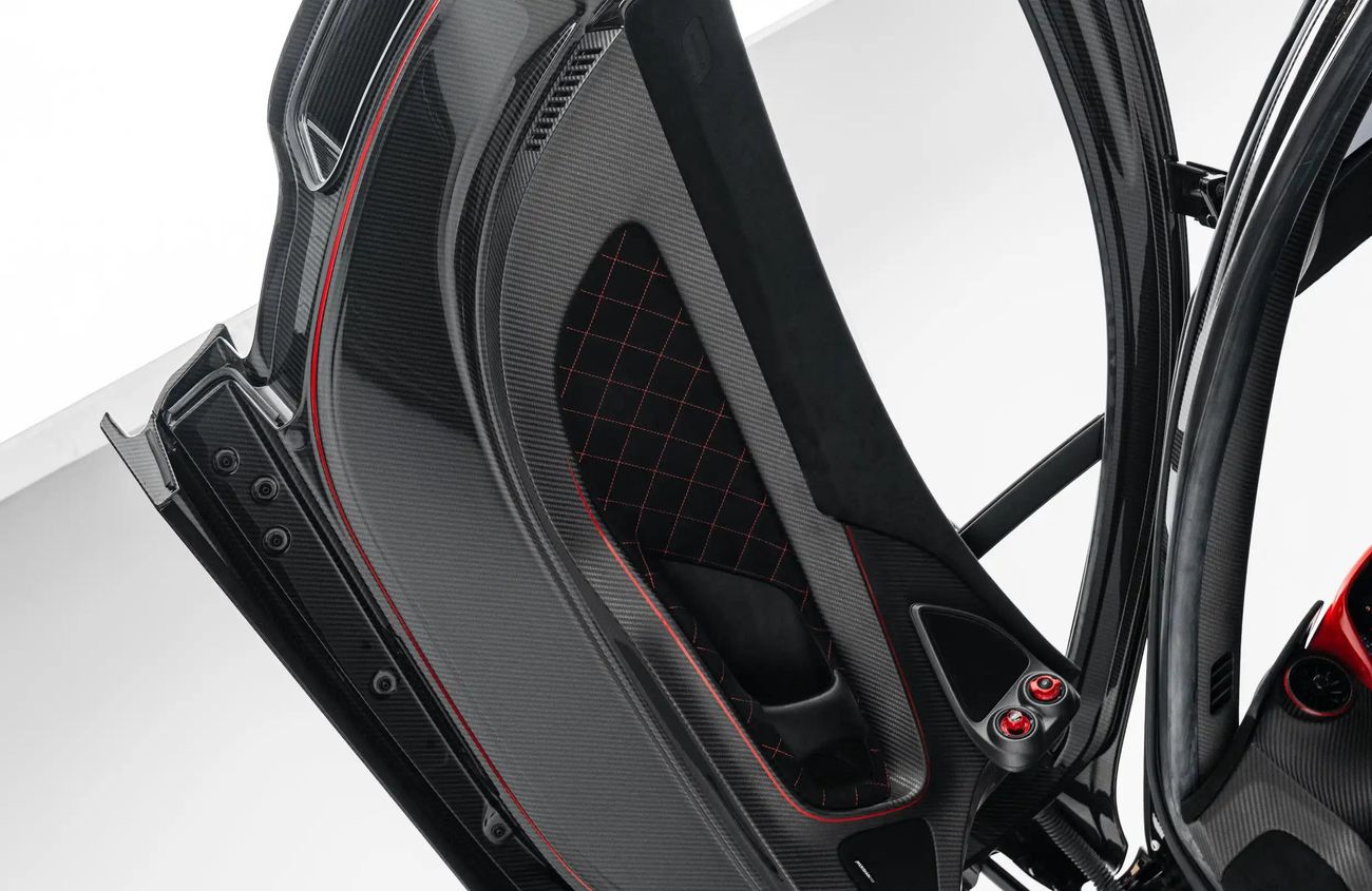 McLaren P1 3.8L V8 Twin-Turbocharged + Electric Motor