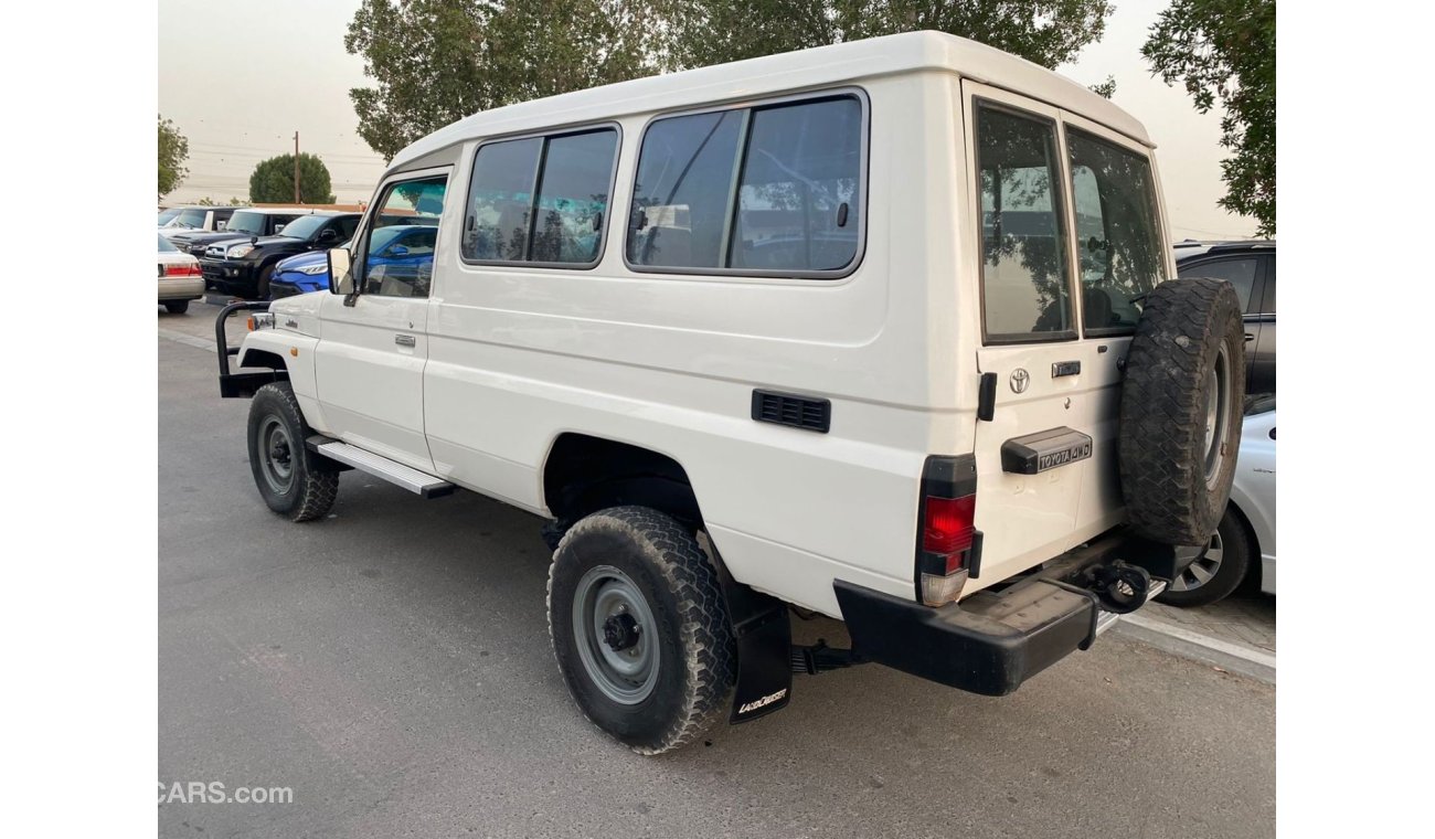 Toyota Land Cruiser Hard Top diesel white color 4.2L year 2001 3 doors