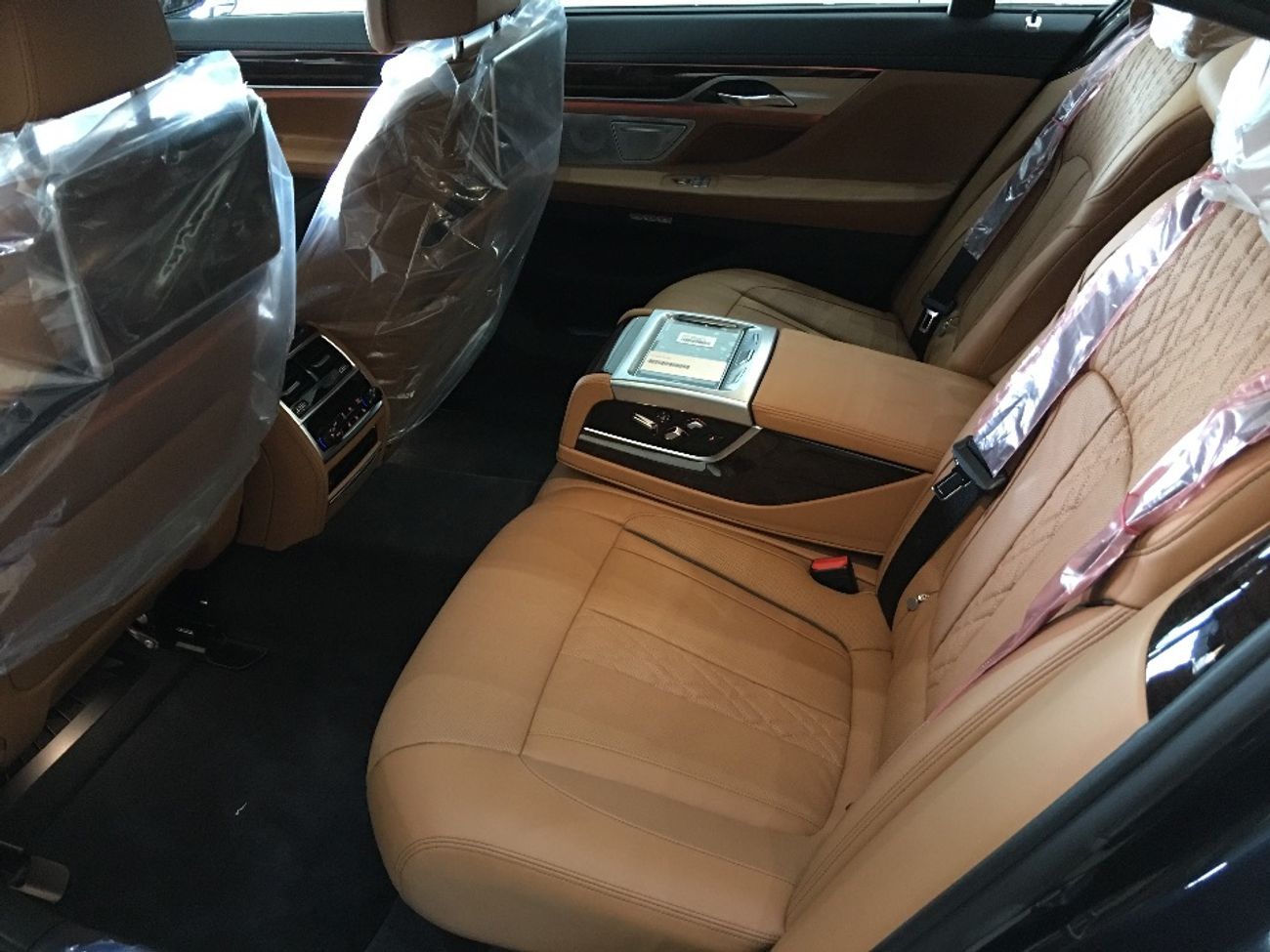 New BMW 750Li 2016 for sale in Dubai - 77085