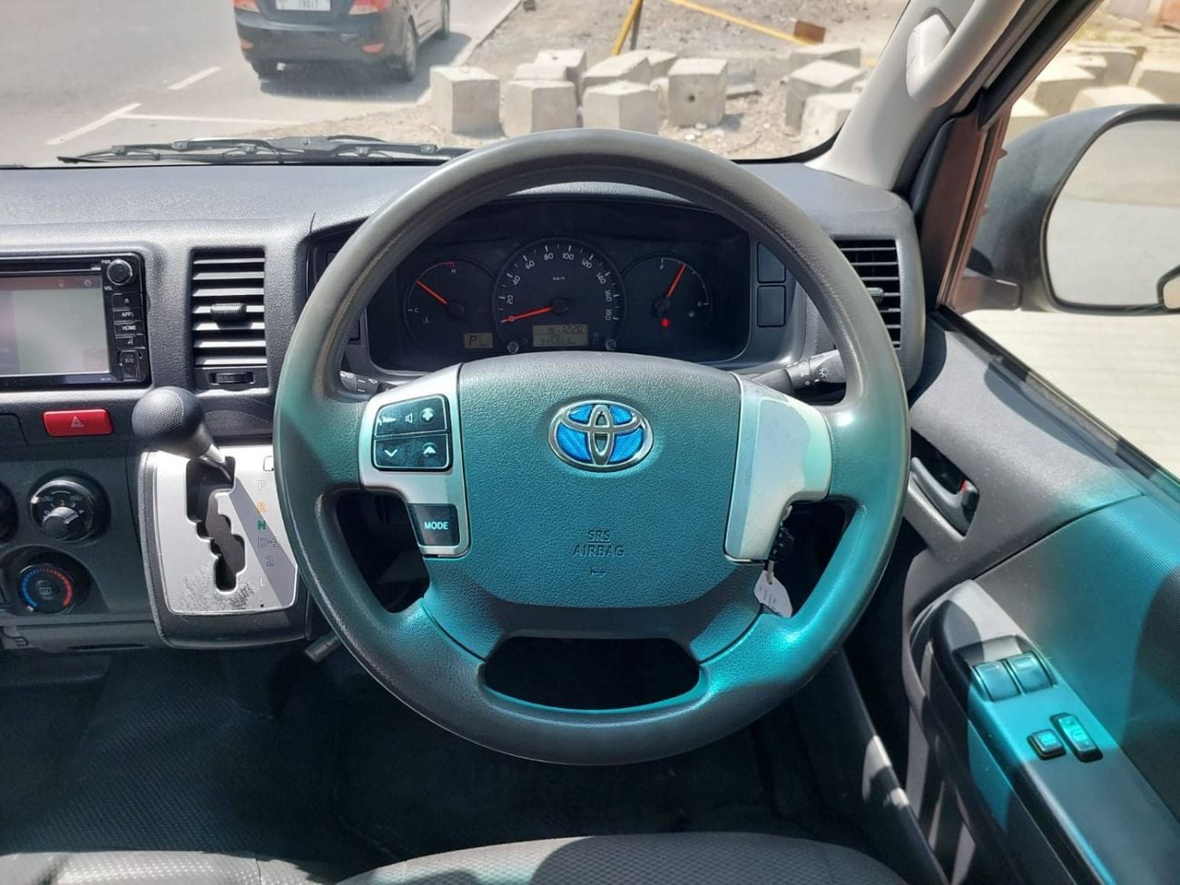 Toyota Hiace GL TOYOTA HIACE COMMUTER VAN RHD 2018 MODEL 3.0 L DIESEL AUTOMATIC(PM21278)