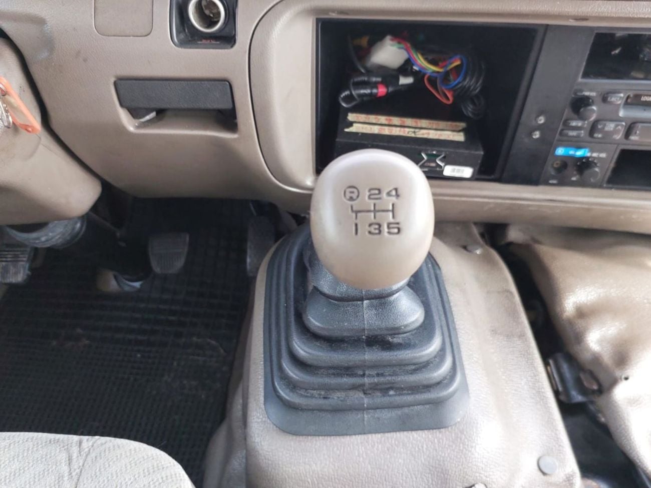 Toyota Coaster (RAMADAN OFFER) TOYOTA COASTER BUS RHD 1997 MODEL 4.1 L DIESEL MANUAL(PM00128)