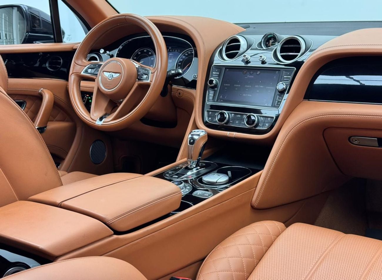 بنتلي بينتايجا 2017 Bentley Bentayga, Full Service History, Feb 2028 GTA Service Pack, Excellent Condition, GCC