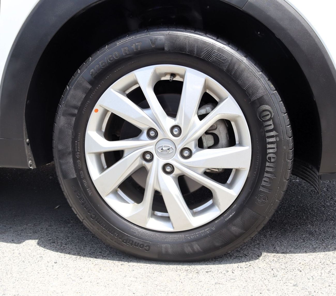 Hyundai Tucson GL ACCIDENTS FREE - GCC - PERFECT CONDITION INSIDE OUT - 2000 CC