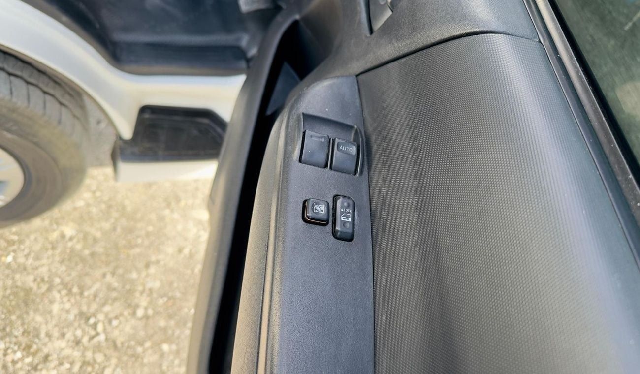 Toyota Hiace EXCELLENT CONDITION | NUDGE BAR | RHD | 2017 | 3.0L DIESEL ENGINE | MANUAL TRANMISSION | 14 SEATERS