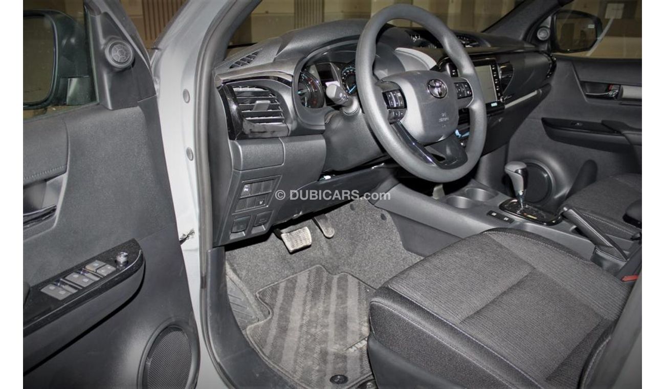 Toyota Hilux SR5 ADVENTURE 4.0L, Bumper, Grille, Overfender, Alloy Rims 18'', Deck Bar, Bed Liner, DVD+Sensors